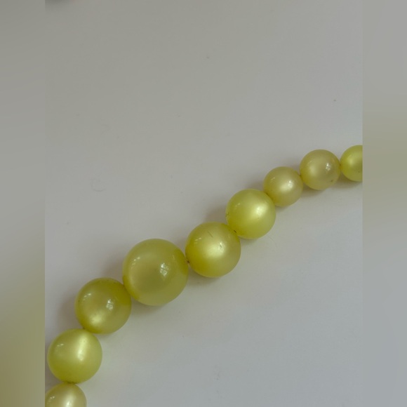 Vintage Yellow Moonglow Lucite Graduated Choker 13” w/ 2 1/2” Extender 40’s-50’s - Picture 7 of 16